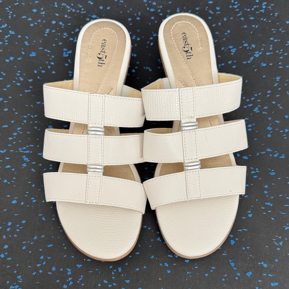 NWOT Easy Street Women's White Strappy Sandals